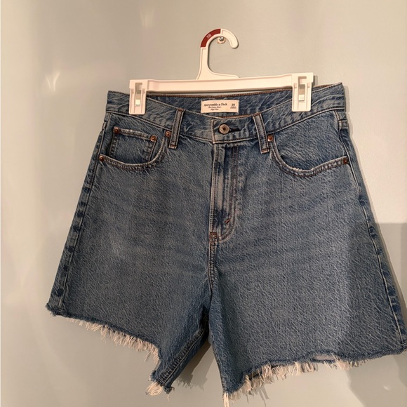 Abercrombie & Fitch Size 28 High Rise Loose Short - Picture 2 of 4